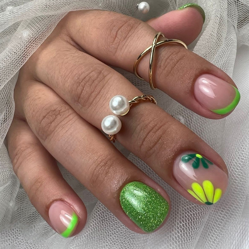 Nail Art Inspo - 24 قطعة من الأظافر الصناعية القصيرة
