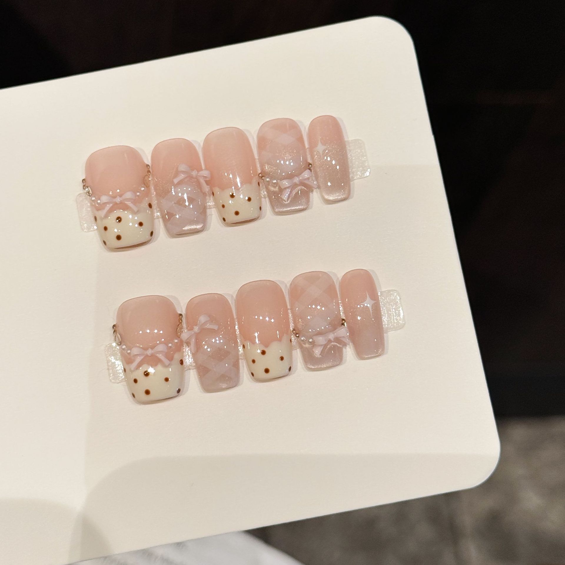 Nail Adhesive Tab - 10 قطعة من الضغط اليدوي الفاخر