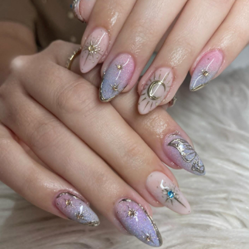 24 قطعة من أظافر صناعية لاصقة  - مراجعة Nail Art Inspo وسعره