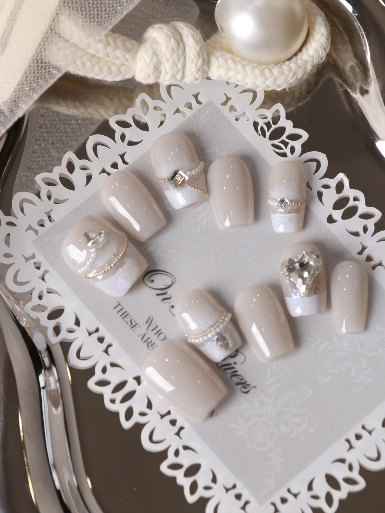 10 قطع من الأظافر الاصطناعية ا - مراجعة Nail Adhesive Tab وسعره