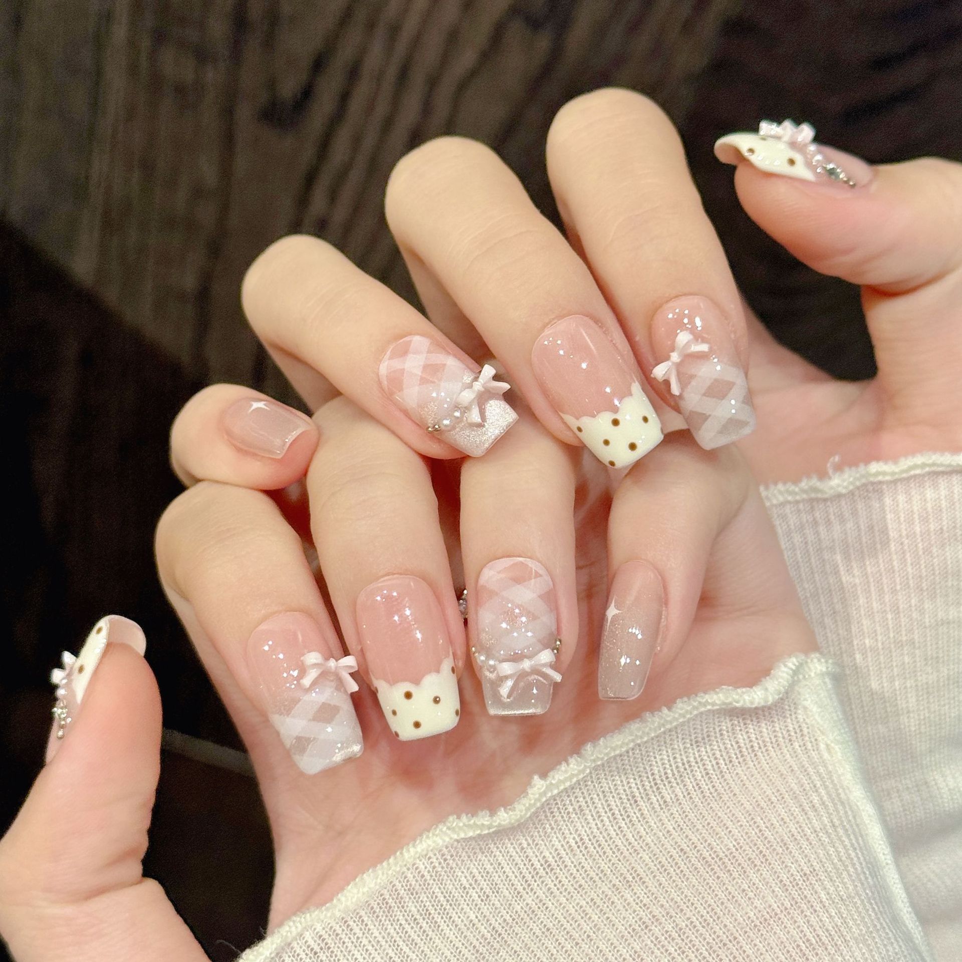 10 قطعة من الضغط اليدوي الفاخر - مراجعة Nail Adhesive Tab وسعره